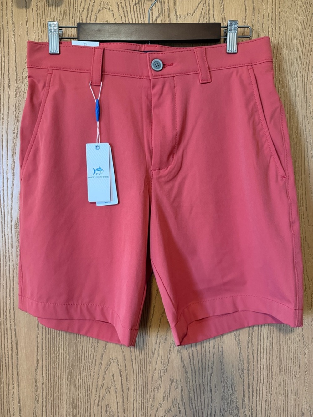 Southern Tide 'Mineral Red' Coral Performance Stretch Shorts